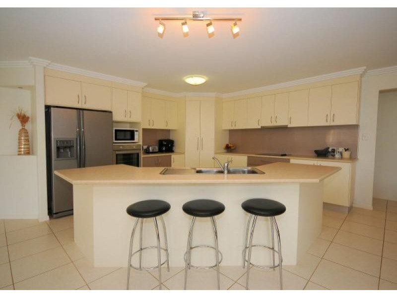 11 Teresa Street, Nikenbah QLD 4655