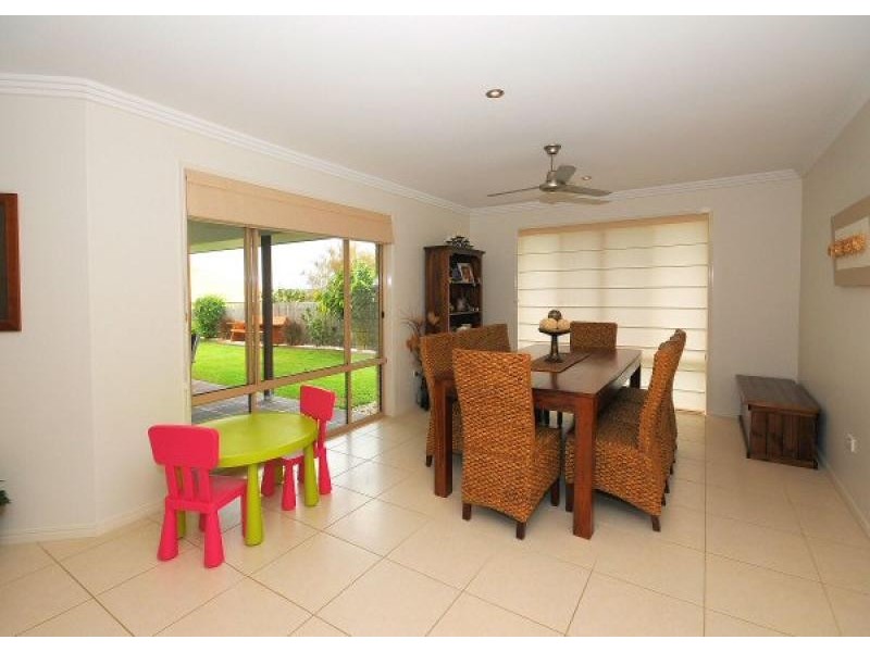 11 Teresa Street, Nikenbah QLD 4655