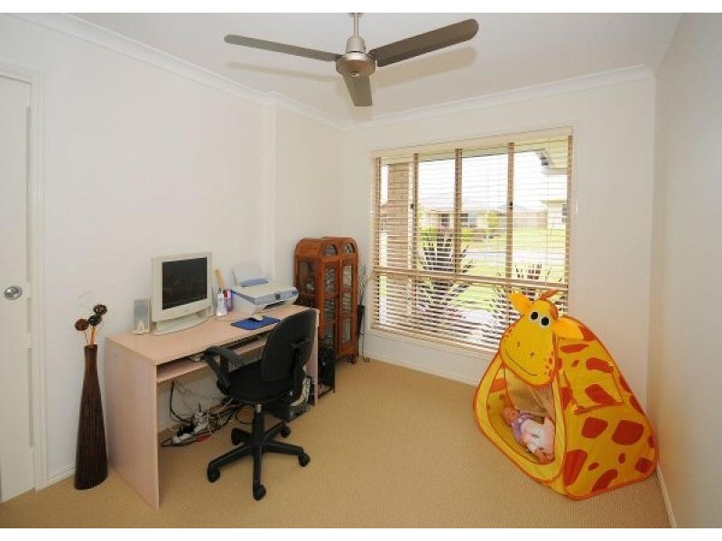 11 Teresa Street, Nikenbah QLD 4655