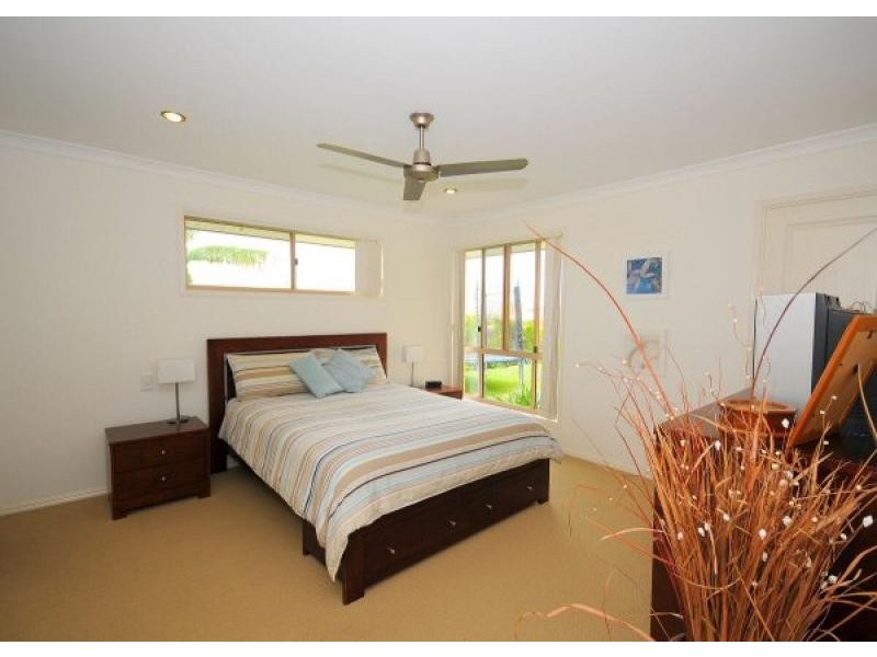 11 Teresa Street, Nikenbah QLD 4655