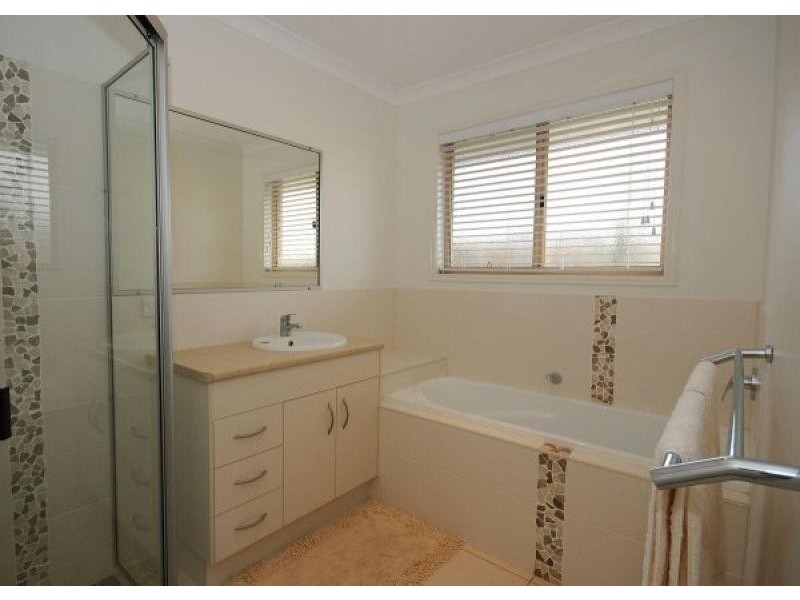 11 Teresa Street, Nikenbah QLD 4655