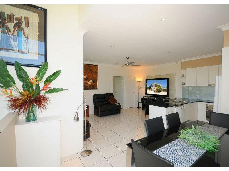 Unit 8/201 Torquay Terrace, Torquay QLD 4655