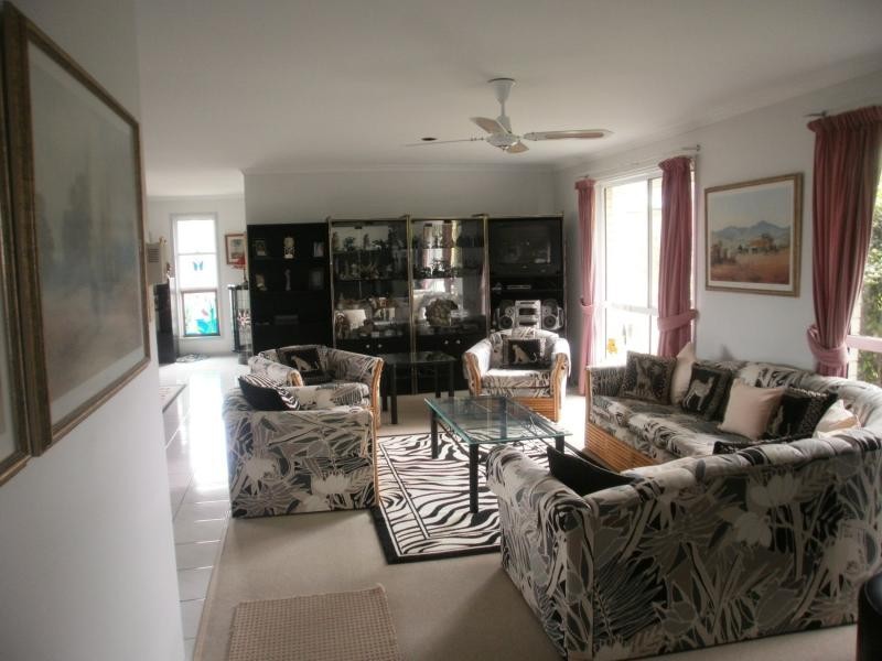 42 Karraschs Road, Dundowran QLD 4655