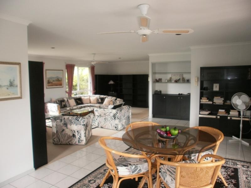 42 Karraschs Road, Dundowran QLD 4655