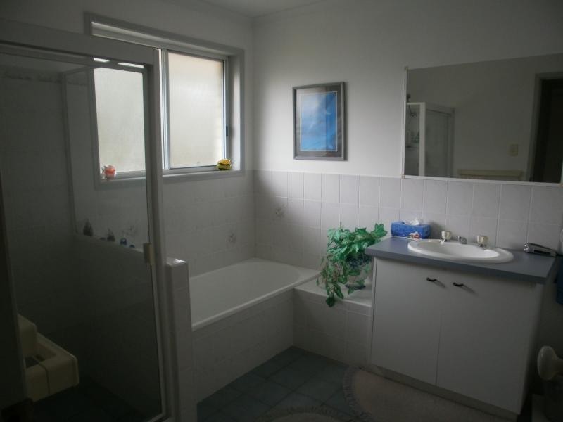 42 Karraschs Road, Dundowran QLD 4655