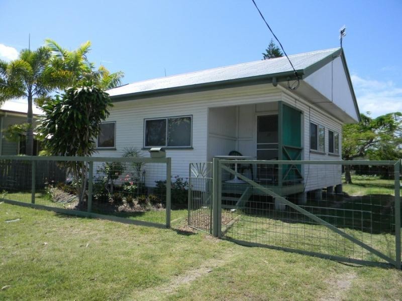 37 Ocean Street, Torquay QLD 4655