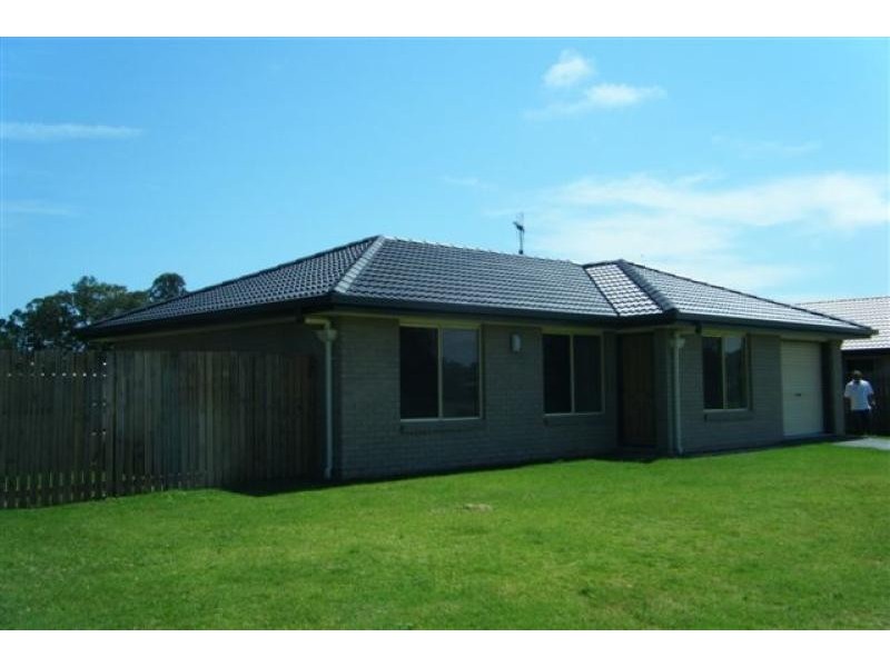 13 Sunny Way, Toogoom QLD 4655