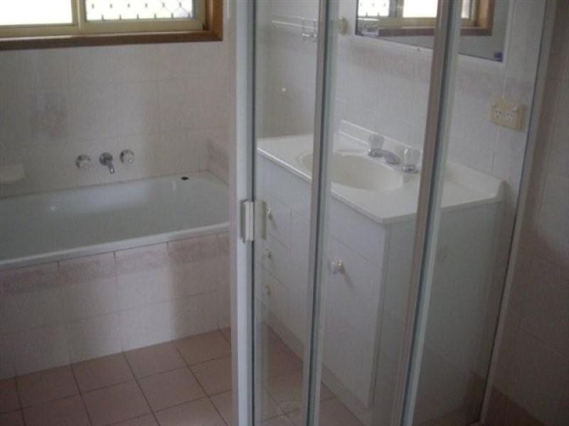 9 Maureen Court, Point Vernon QLD 4655