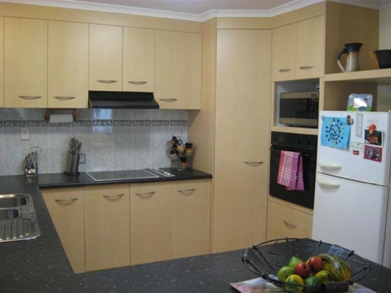 4 Jonwest Close, Torquay QLD 4655