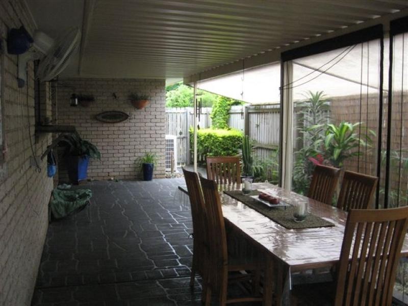 4 Jonwest Close, Torquay QLD 4655