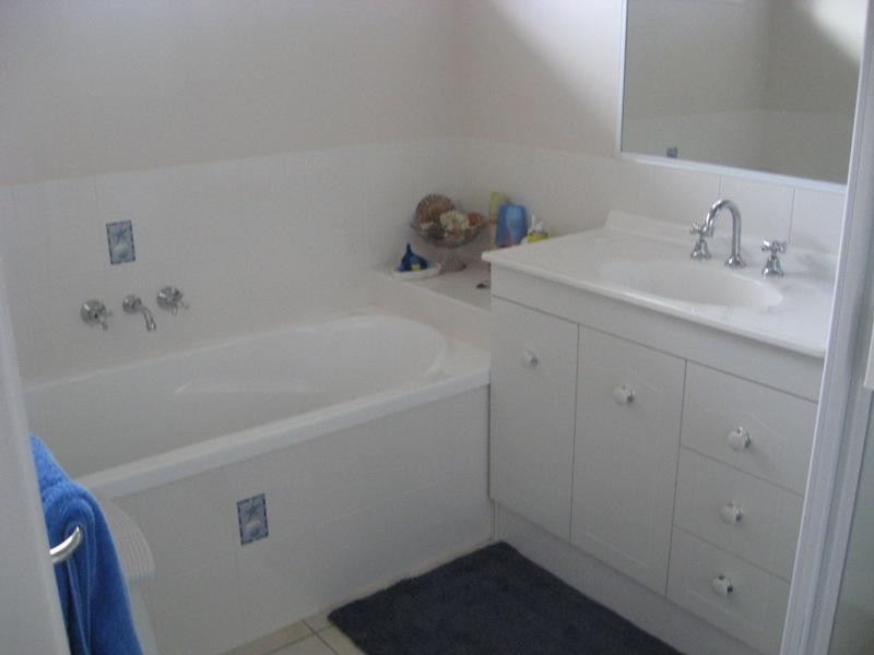 70 Wattle Street, Point Vernon QLD 4655