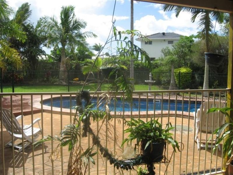 11 Lucyanne Court, Urangan QLD 4655