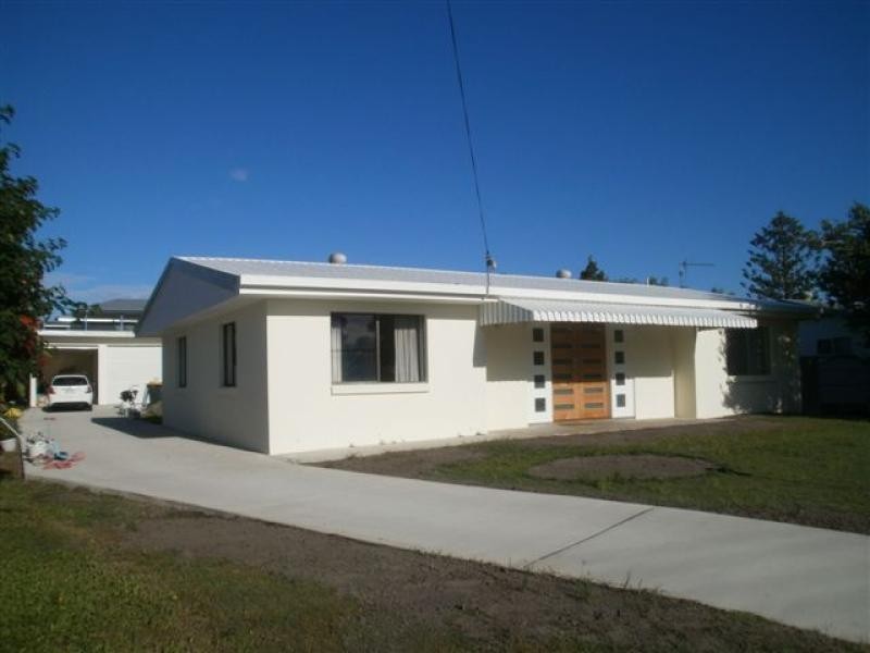 4 Arthur Street, Urangan QLD 4655