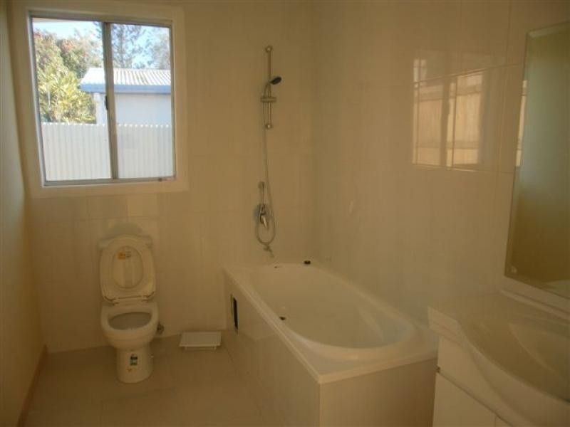 4 Arthur Street, Urangan QLD 4655