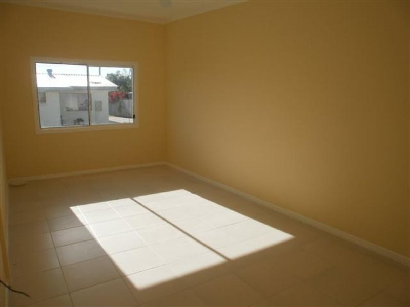 4 Arthur Street, Urangan QLD 4655