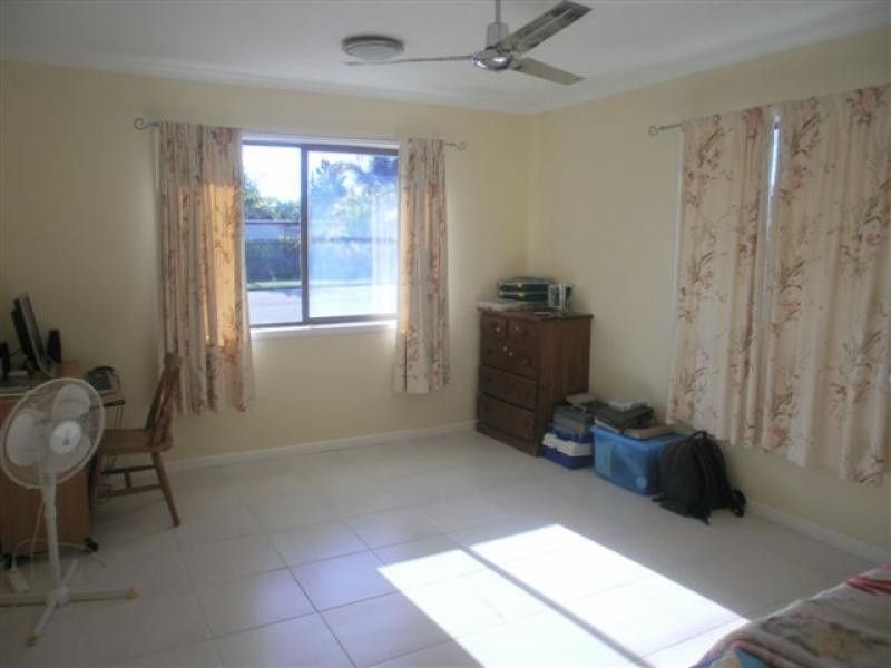 4 Arthur Street, Urangan QLD 4655