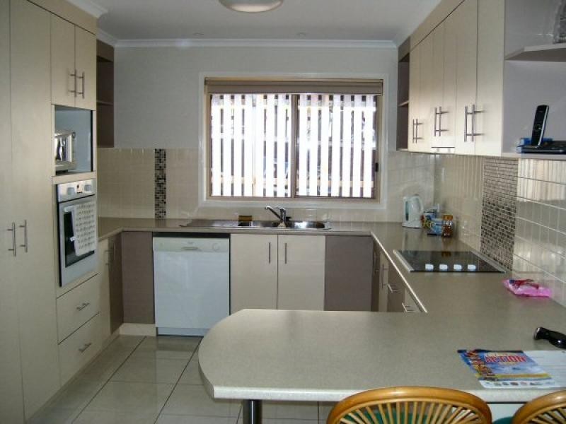 46 Moolyyir Street, Urangan QLD 4655