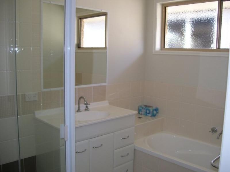 46 Moolyyir Street, Urangan QLD 4655