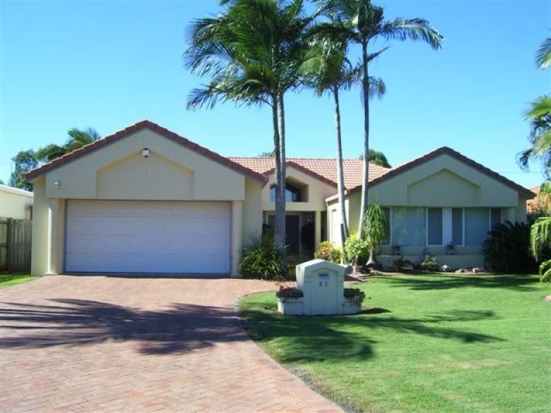 37 Bowerbird Avenue, Eli Waters QLD 4655