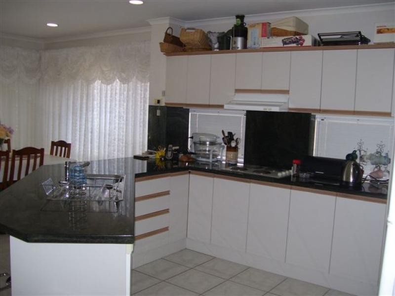 37 Bowerbird Avenue, Eli Waters QLD 4655