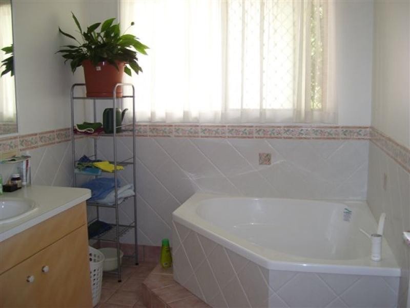 9 Caswell Court, Torquay QLD 4655