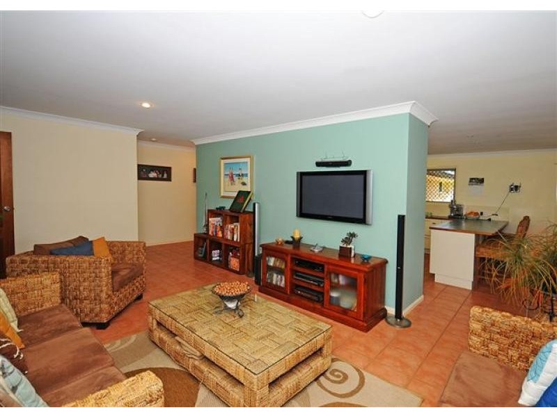 18 Twolyn Street, Urangan QLD 4655