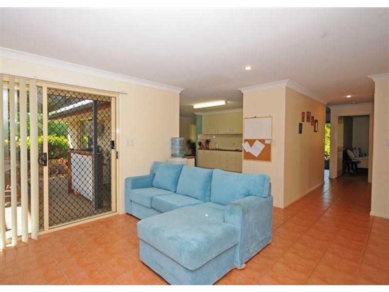 18 Twolyn Street, Urangan QLD 4655