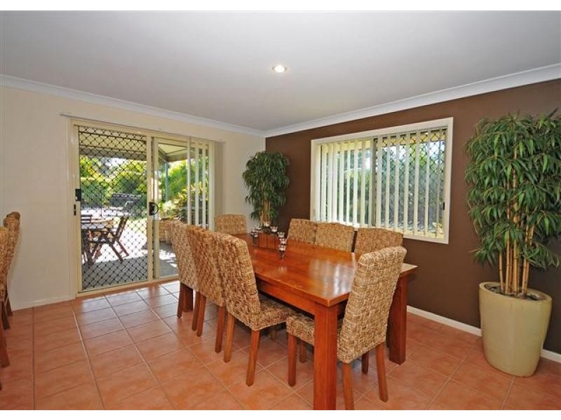 18 Twolyn Street, Urangan QLD 4655