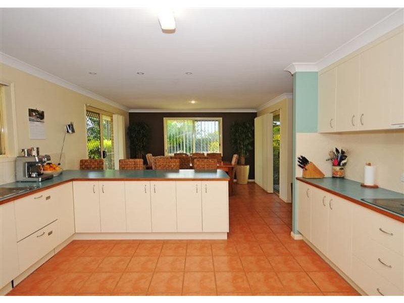 18 Twolyn Street, Urangan QLD 4655