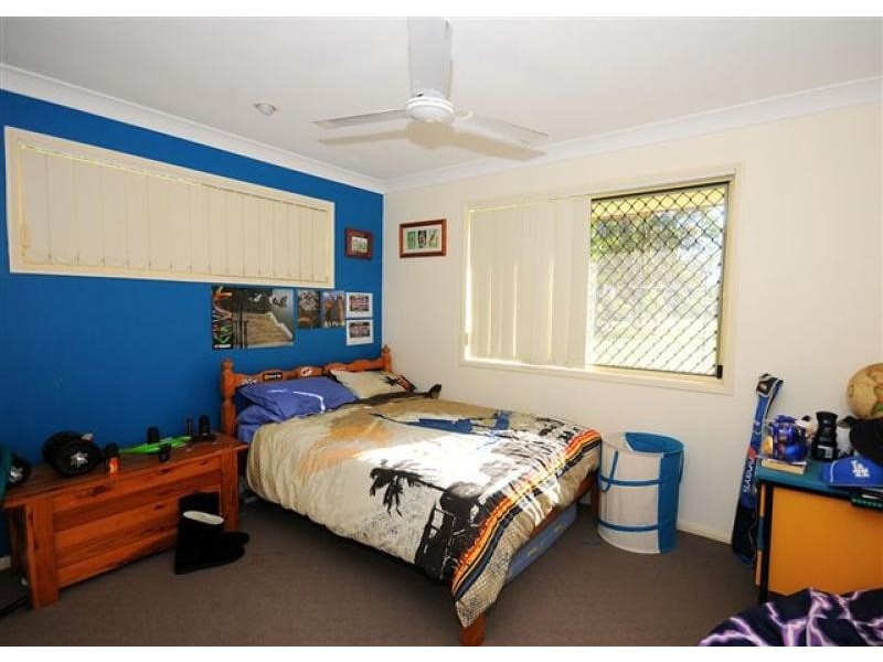 18 Twolyn Street, Urangan QLD 4655