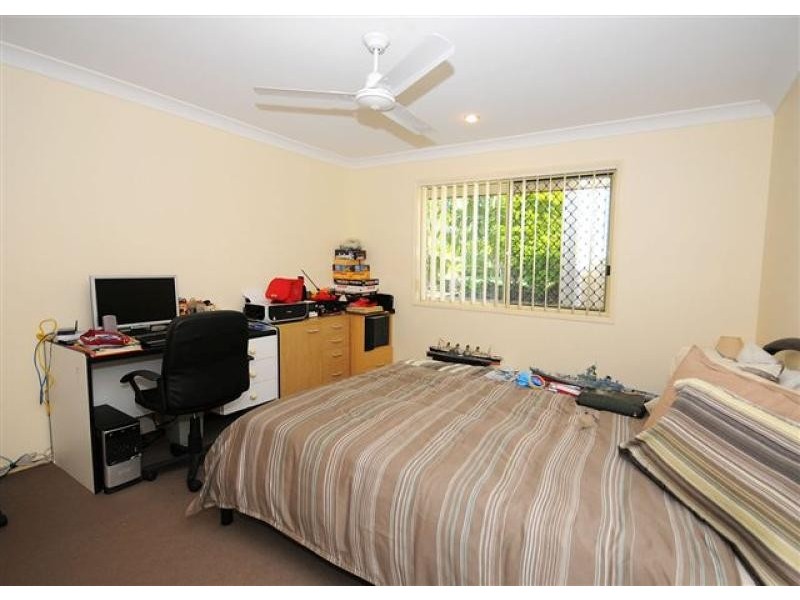 18 Twolyn Street, Urangan QLD 4655