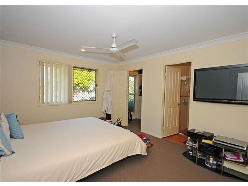 18 Twolyn Street, Urangan QLD 4655