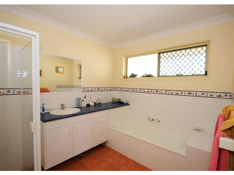 18 Twolyn Street, Urangan QLD 4655