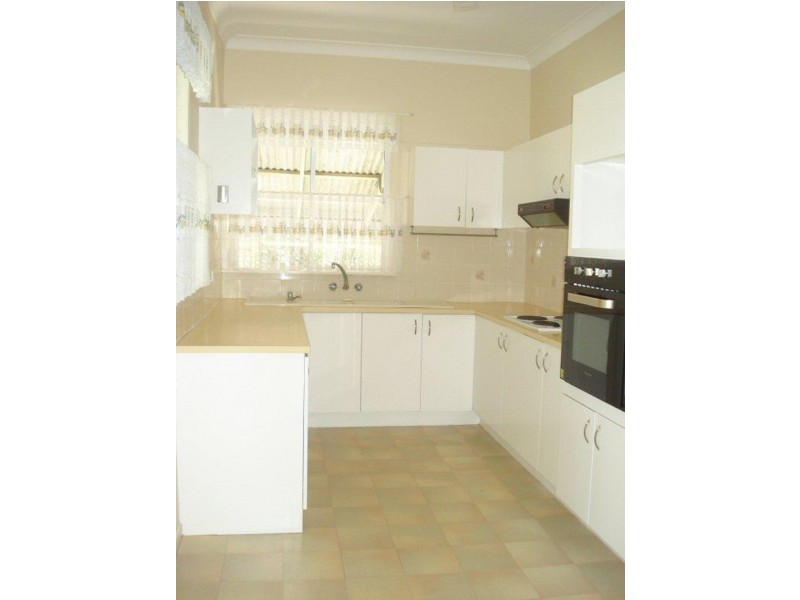 5 Riley Street, Urangan QLD 4655