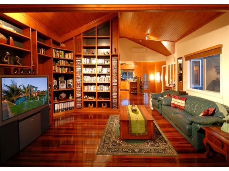 204 Cypress Street, Urangan QLD 4655