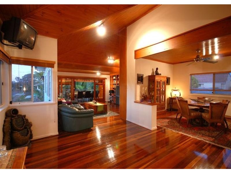 204 Cypress Street, Urangan QLD 4655