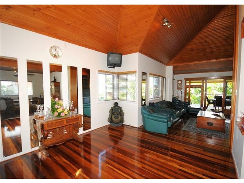 204 Cypress Street, Urangan QLD 4655