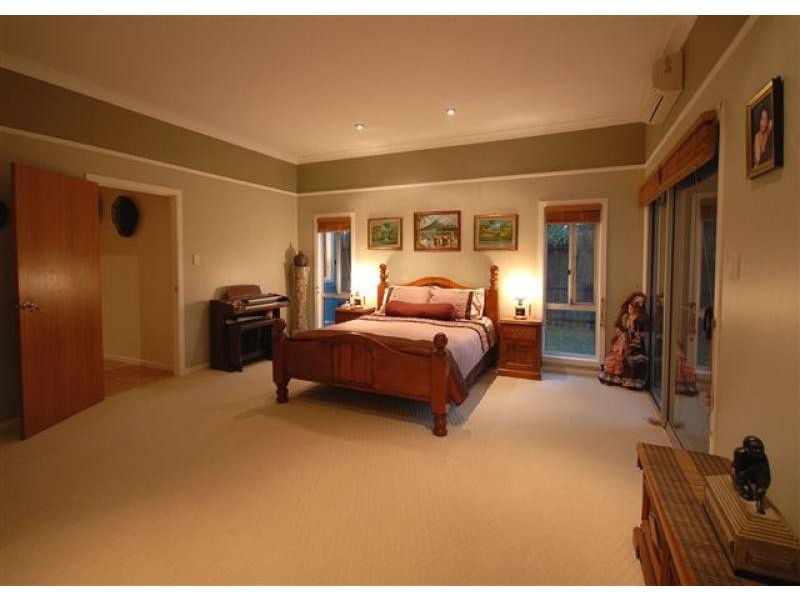 204 Cypress Street, Urangan QLD 4655