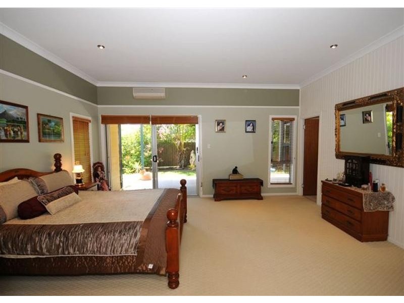 204 Cypress Street, Urangan QLD 4655