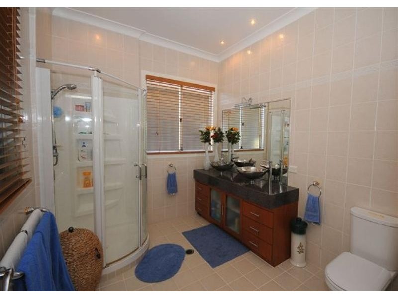 204 Cypress Street, Urangan QLD 4655