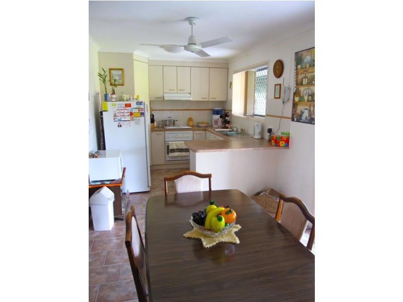 2 Kiwi Court, Point Vernon QLD 4655