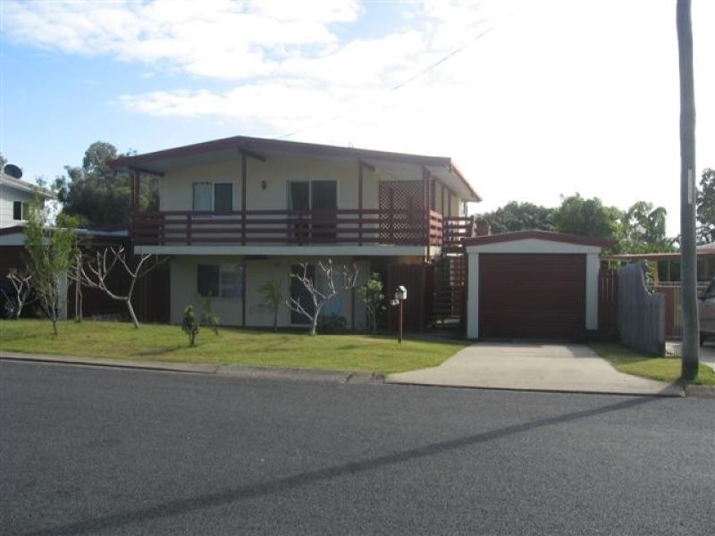 103 Lauren Street, Urangan QLD 4655
