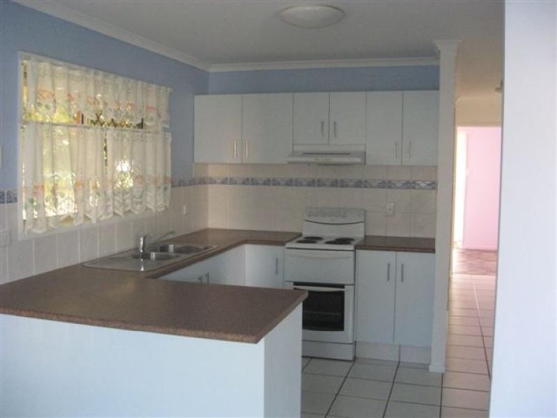 103 Lauren Street, Urangan QLD 4655