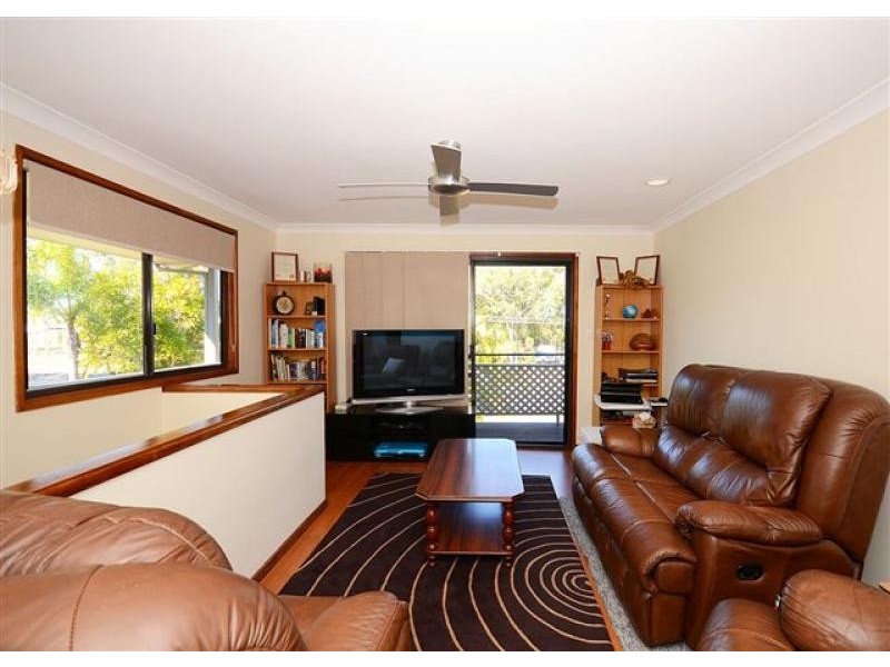 19 Banksia Street, Point Vernon QLD 4655