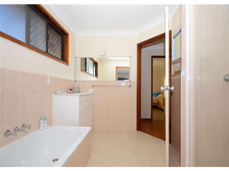 19 Banksia Street, Point Vernon QLD 4655