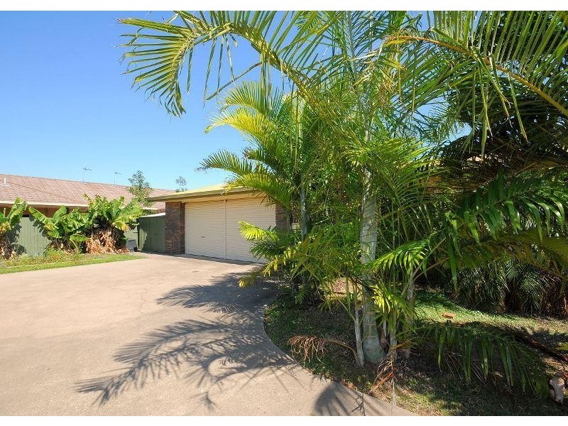 3 Moolyyir Street, Urangan QLD 4655