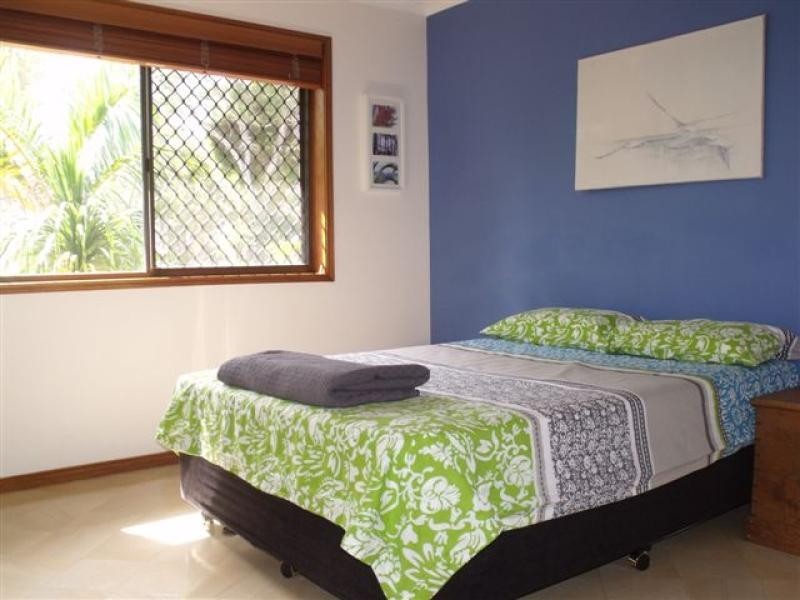 3 Moolyyir Street, Urangan QLD 4655