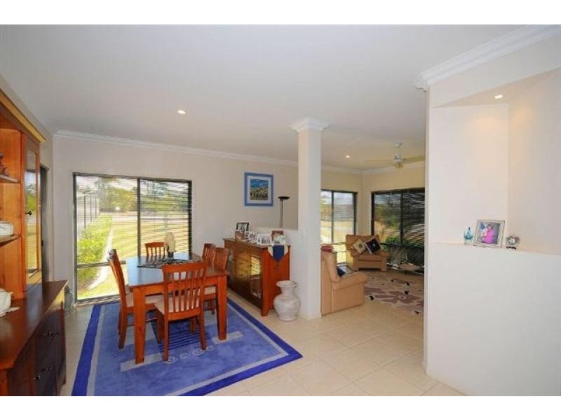 1 Montrose Close, Point Vernon QLD 4655