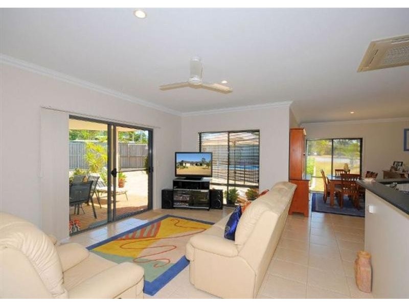 1 Montrose Close, Point Vernon QLD 4655