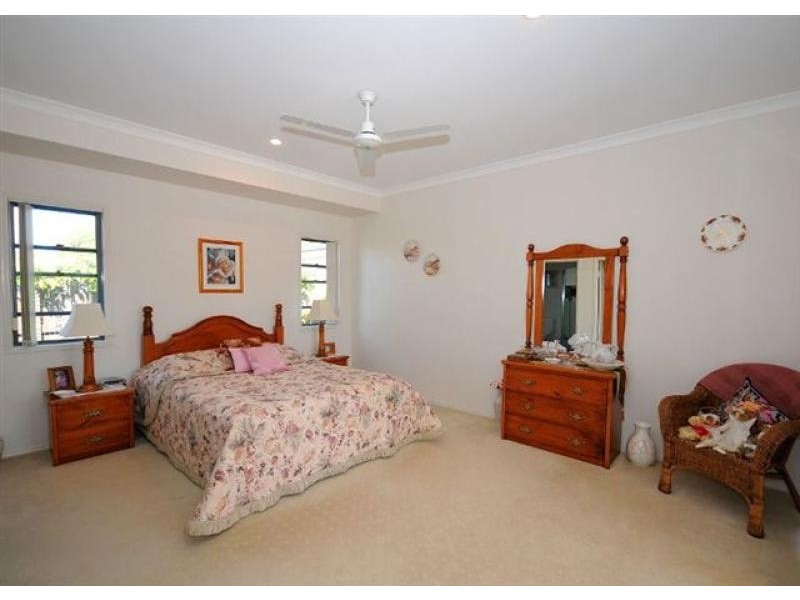 1 Montrose Close, Point Vernon QLD 4655